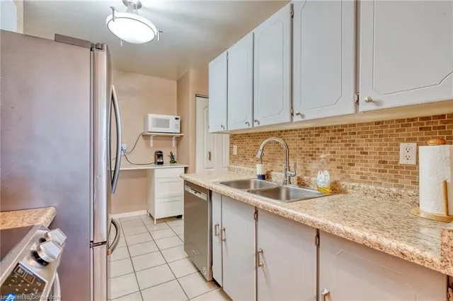 Additional image 11 of 1440 Garth St Unit 55