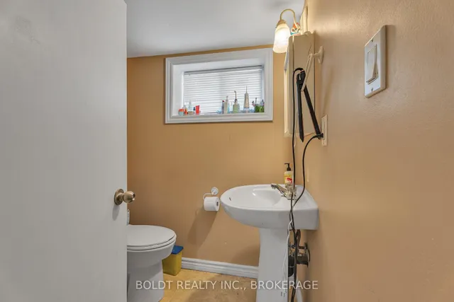 Additional image 12 of 209 Rosslyn Ave