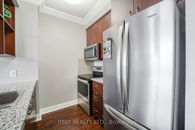 Additional image 27 of 135 Village Green Sq Unit PH21