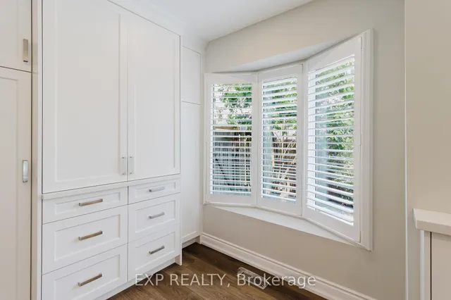 Additional image 13 of 8 Viva Crt