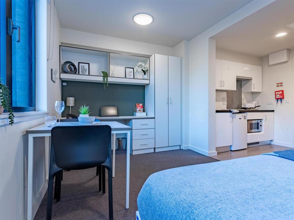 Additional image 19 of Aberdeen | Student | September | AB25