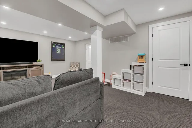 Additional image 38 of 15 Derby St Unit 4