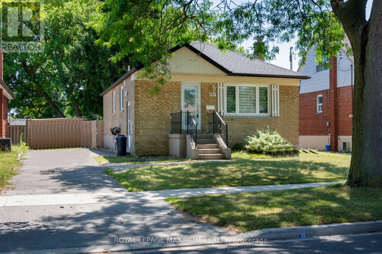 345 RIMILTON AVENUE|Toronto (Alderwood), Ontario M8W2E7