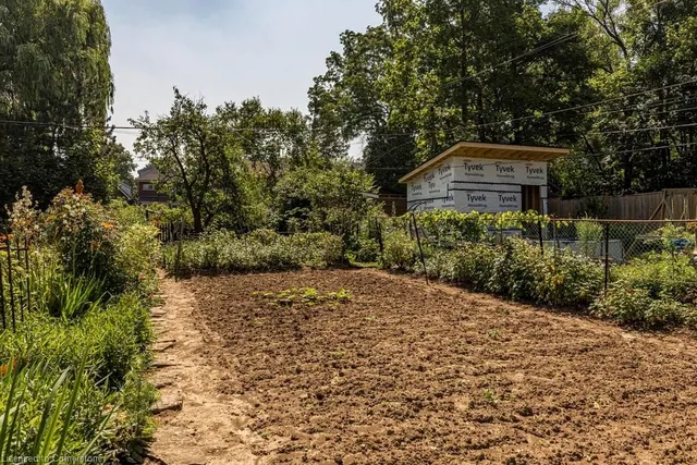 Additional image 41 of 497 Dundurn St