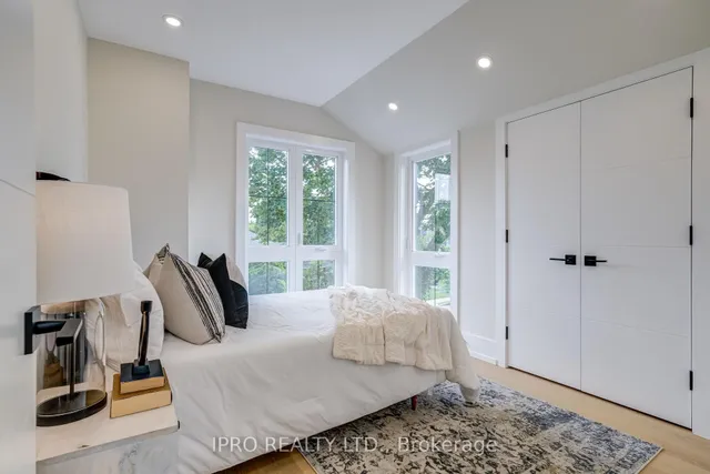 Additional image 23 of 594 Broadway Ave