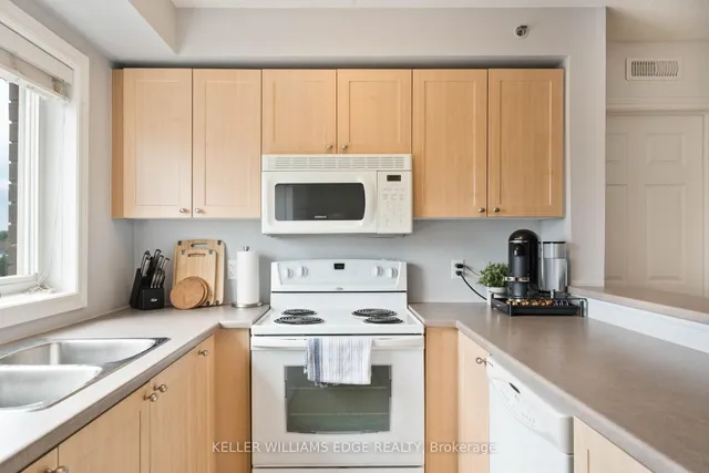 Additional image 12 of 4450 Fairview St Unit 304