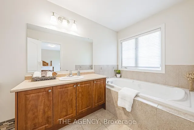 Additional image 32 of 636 Serafini Cres