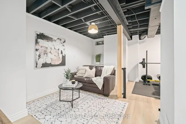 Additional image 25 of 142 Richwood Cres