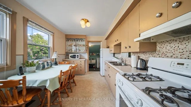 Additional image 11 of 25 East 33rd St