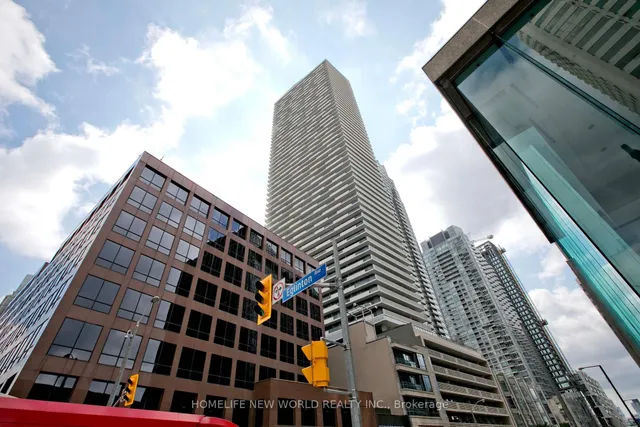 2221 Yonge St Unit 1905
