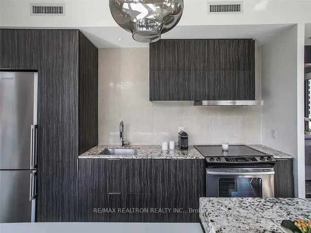 Additional image 10 of 101 Charles St Unit 1710