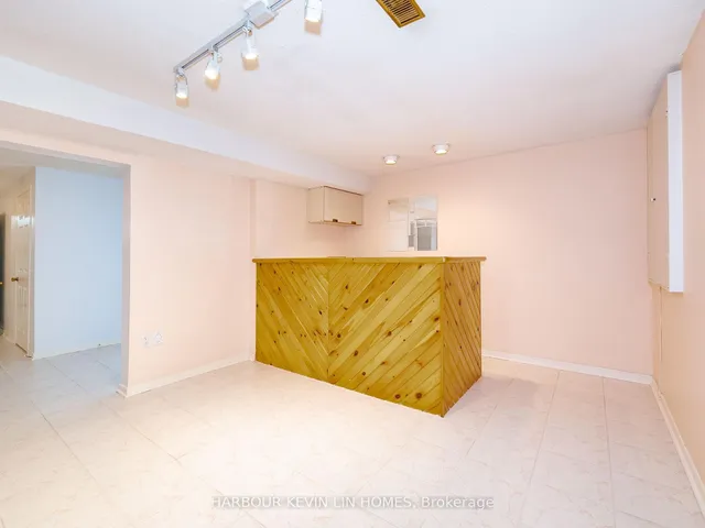 Additional image 35 of 18 Whitman St