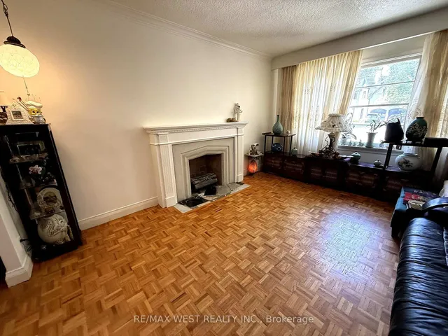 Additional image 3 of 218 Burnhamthorpe Rd