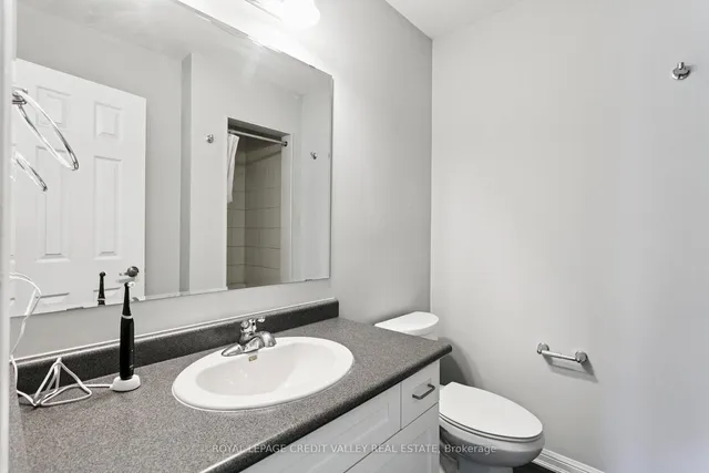 Additional image 31 of 118 Baycliffe Cres