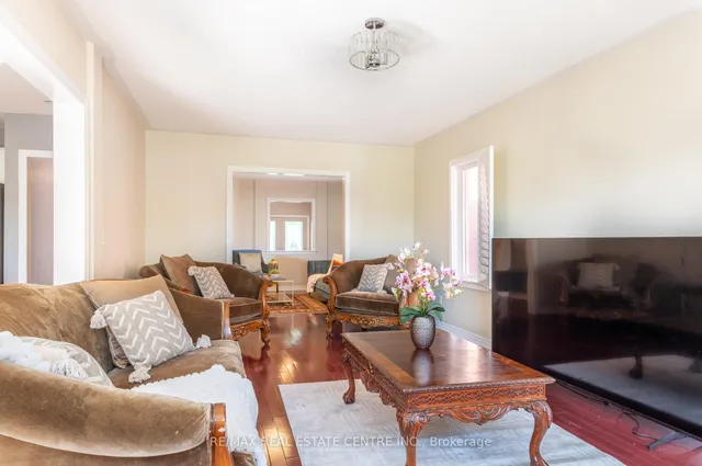 Additional image 12 of 925 Knotty Pine Grve