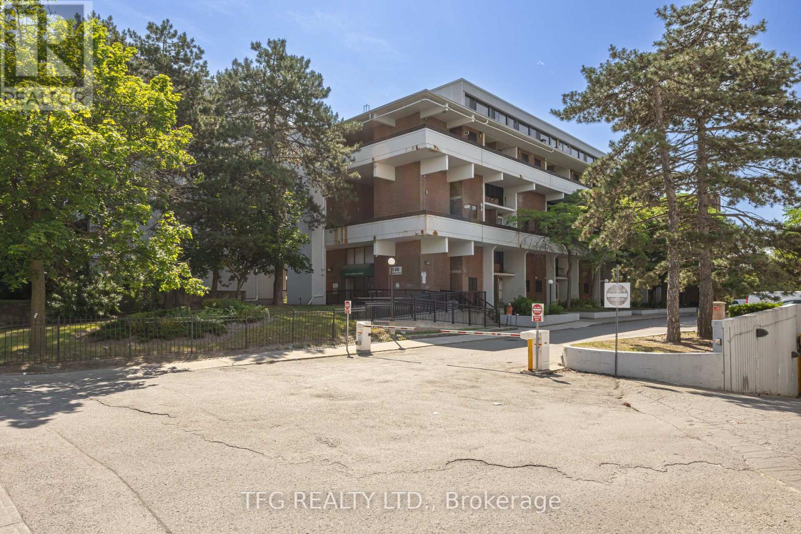 214 - 140 LEEWARD GLENWAY|Toronto (Flemingdon Park), Ontario M3C2Y9