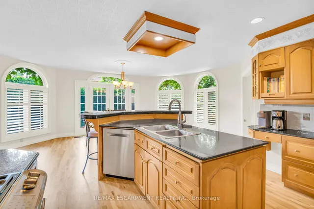 Additional image 17 of 484 Bush Dr