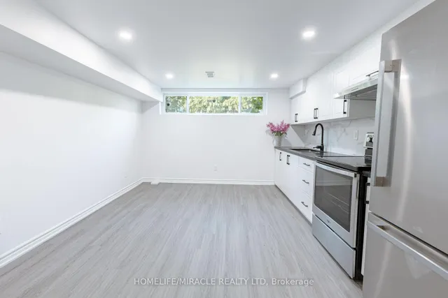 Additional image 36 of 3594 Laddie Cres