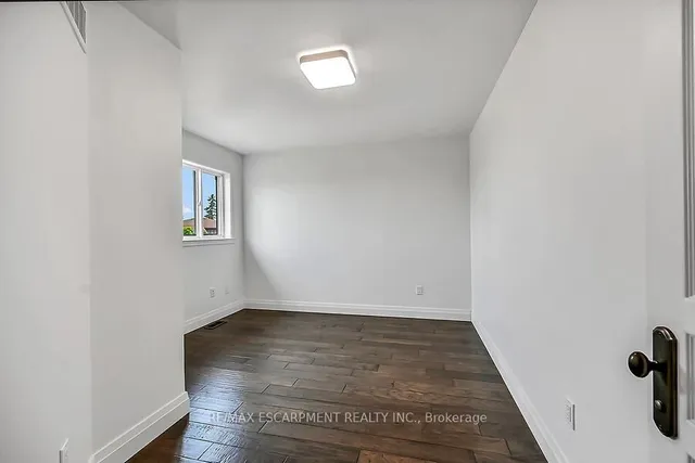 Additional image 27 of 242 Eringate Dr