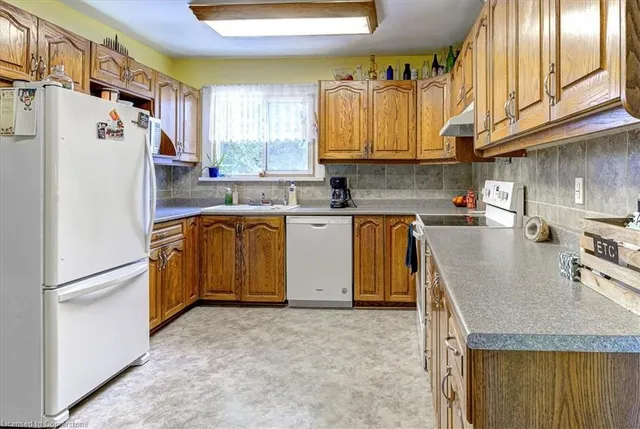 Additional image 11 of 8 Frances Ave