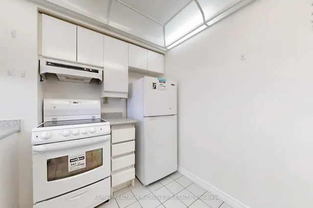 Additional image 13 of 736 Bay St Unit 1009