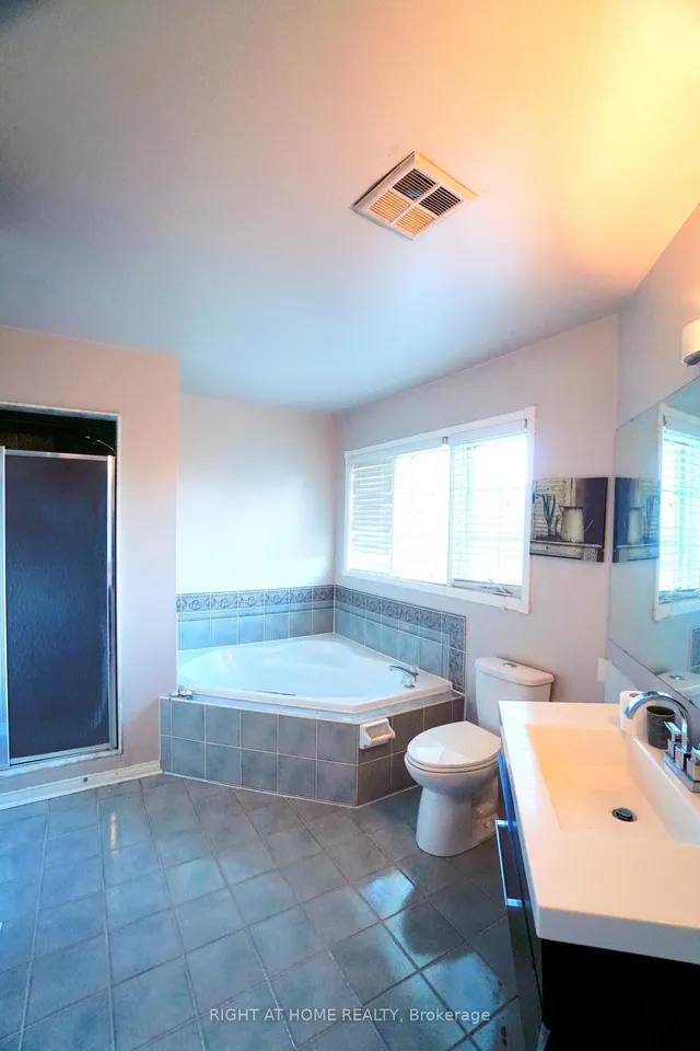 Additional image 12 of 377 Turnberry Cres