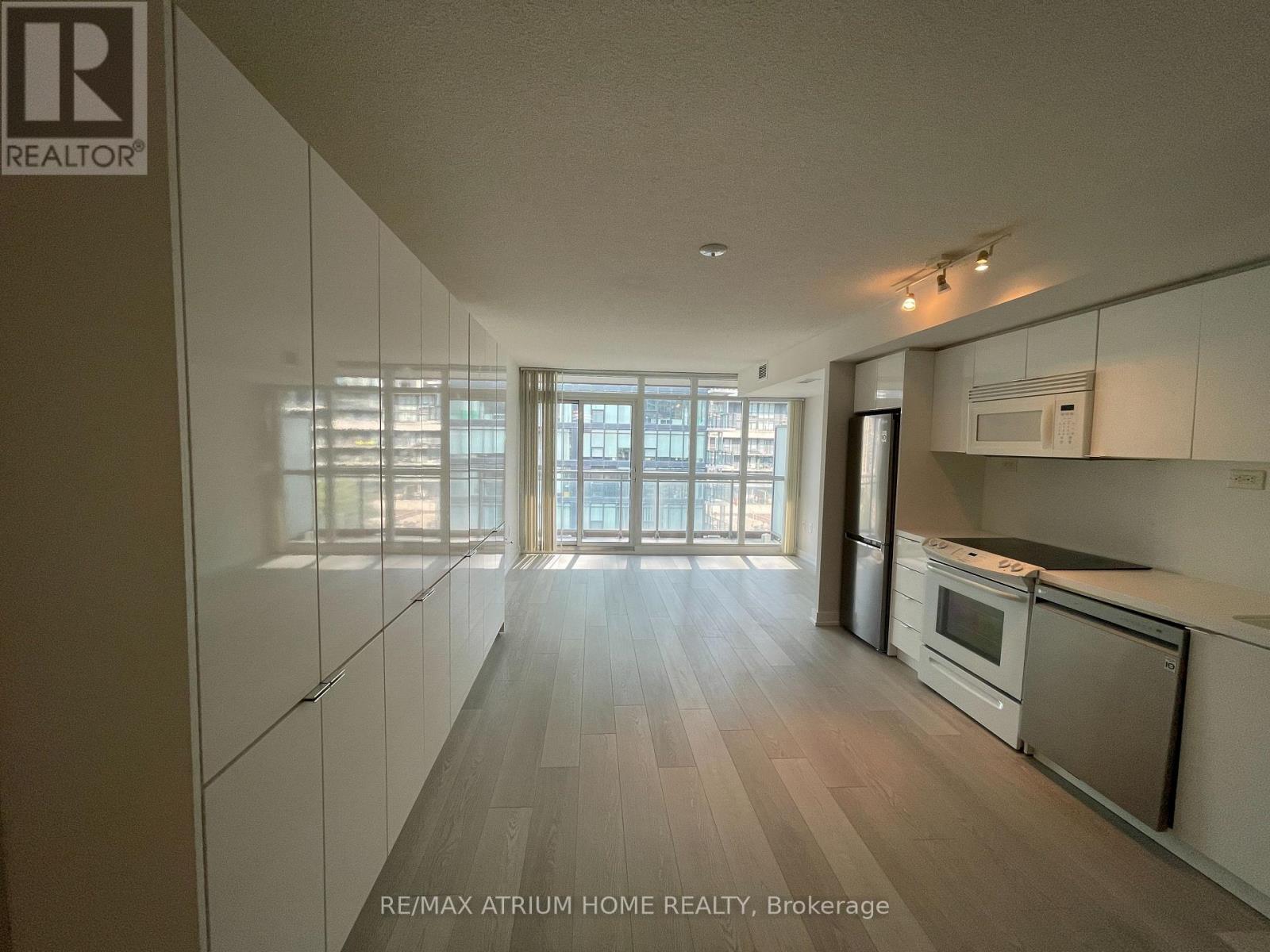 750 - 10 CAPREOL COURT|Toronto (Waterfront Communities), Ontario M5V4B3