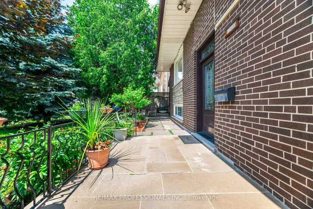 Additional image 4 of 1549 Royal York Rd