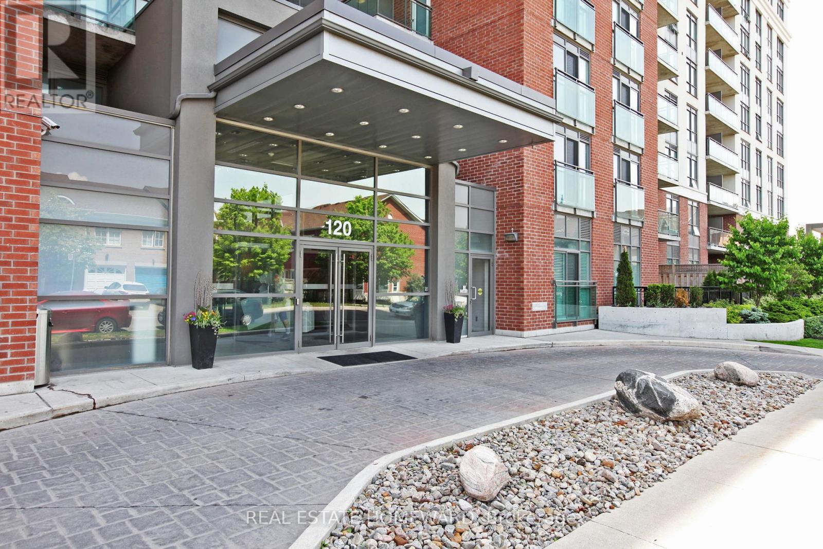 608 - 120 DALLIMORE CIRCLE|Toronto (Banbury-Don Mills), Ontario M3C4J1