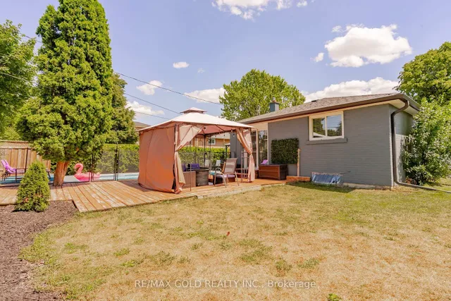 Additional image 42 of 10 Brookdale Cres