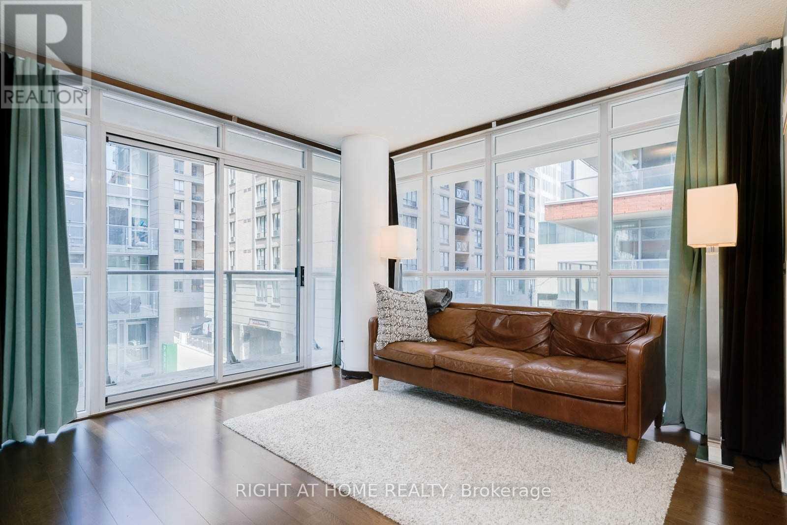 Property image for 325 - 21 NELSON STREET|Toronto (Waterfront Communities), Ontario M5V3H9