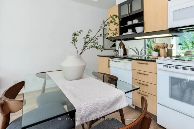 Additional image 21 of 350 Wellington St Unit 219