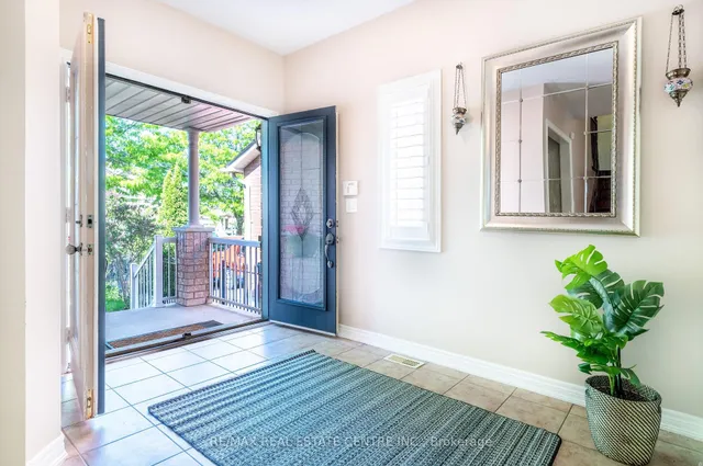 Additional image 6 of 925 Knotty Pine Grve