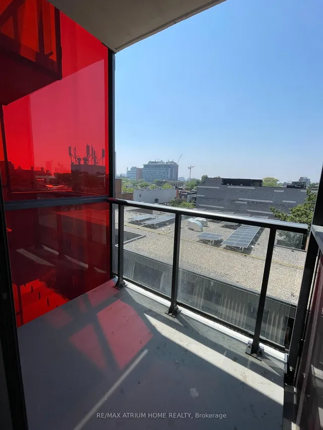 Additional image 3 of 297 College St Unit 618