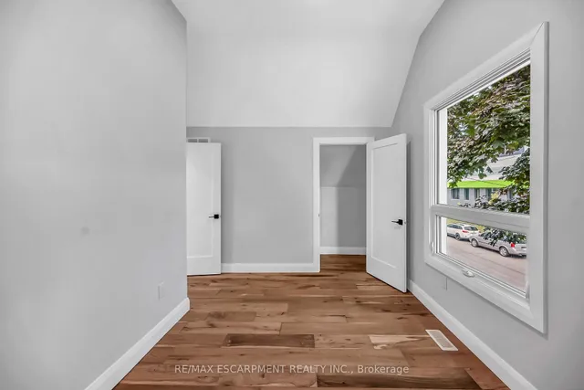 Additional image 22 of 193 Glendale Ave