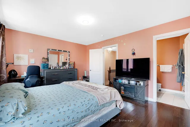 Additional image 13 of 33 Kayak Hts