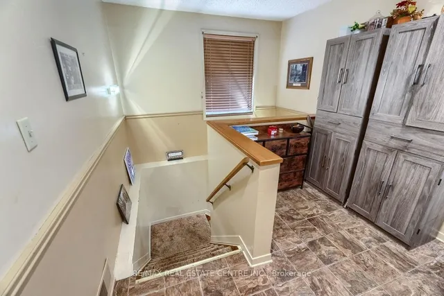 Additional image 26 of 33 MILES St