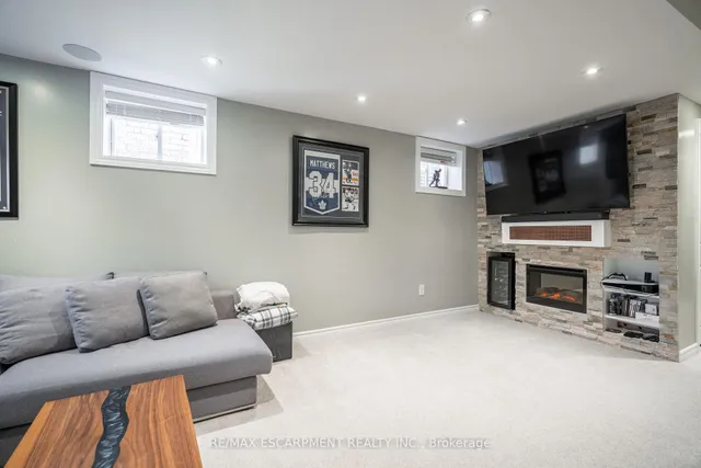 Additional image 37 of 80 Montreal Circ