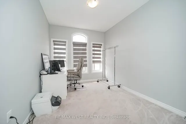 Additional image 7 of 12 Adventura Rd