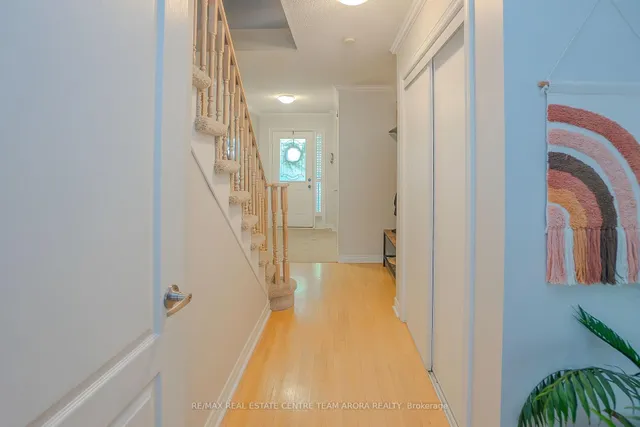 Additional image 5 of 608 Lumberton Cres