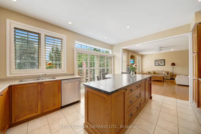 Additional image 15 of 5689 Roseville Crt