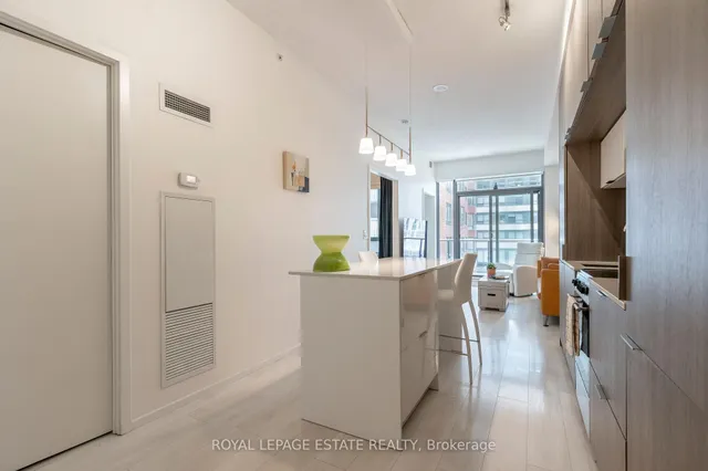 Additional image 4 of 159 Dundas St Unit 404