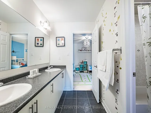 Additional image 38 of 36 Isle Royal Terr