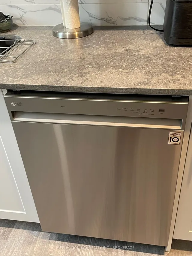 Additional image 16 of 5 Applewood Ave Unit 8