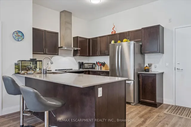 Additional image 8 of 1 Redfern Ave Unit 102