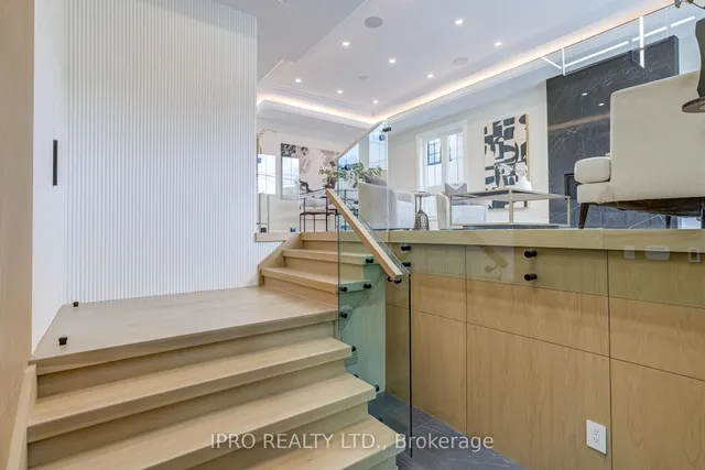 Additional image 3 of 594 Broadway Ave