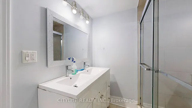 Additional image 17 of 170 Lambton Ave