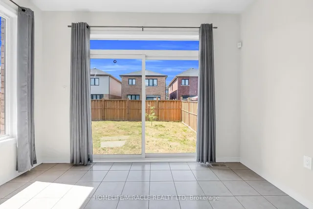 Additional image 18 of 23 Royal Coachman Way