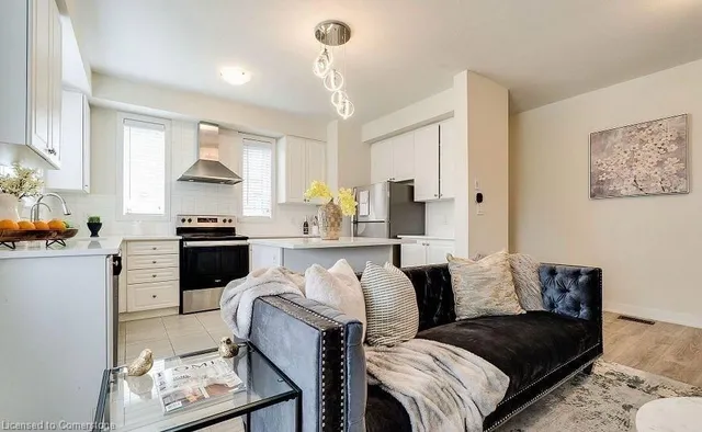 Additional image 9 of 590 North Service Rd