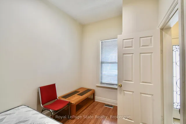 Additional image 16 of 13 Leeming St